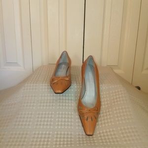 Naturalizer pumps NWOT